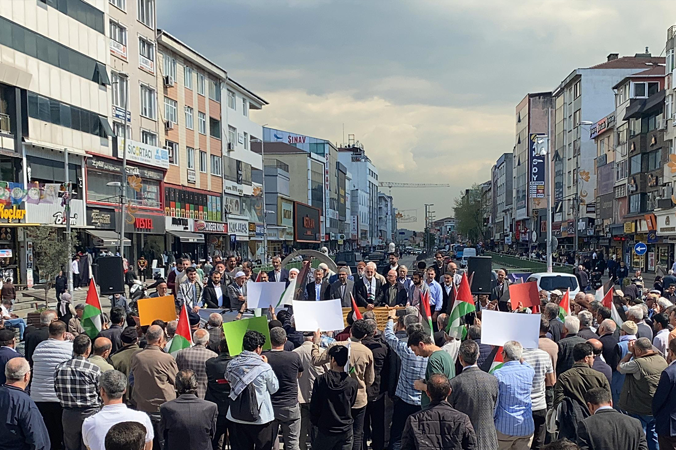 Sultanbeyli'de "Dünya Kudüs Günü" münasebetiyle basın açıklaması düzenlendi
