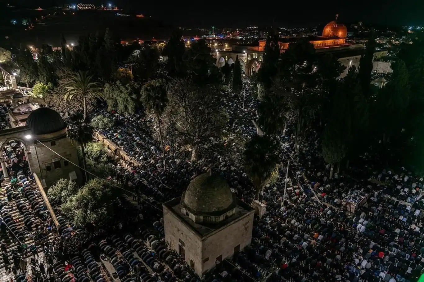 200 bin Müslüman Kadir Gecesi'ni Mescid-i Aksa'da ihya etti