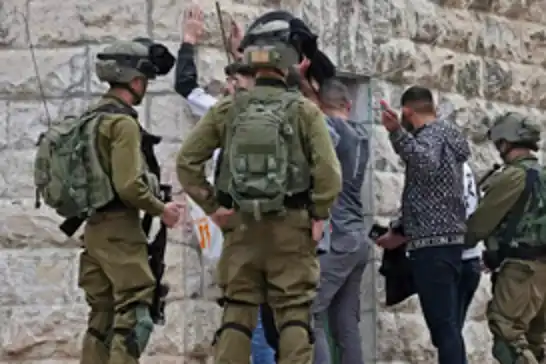 قوات الاحتلال الصهيوني تعتقل 20 فلسطينياً في الضفة الغربية