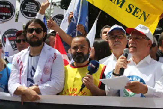 Adana'da eğitim sendikaları öğretmene saldırıyı kınadı