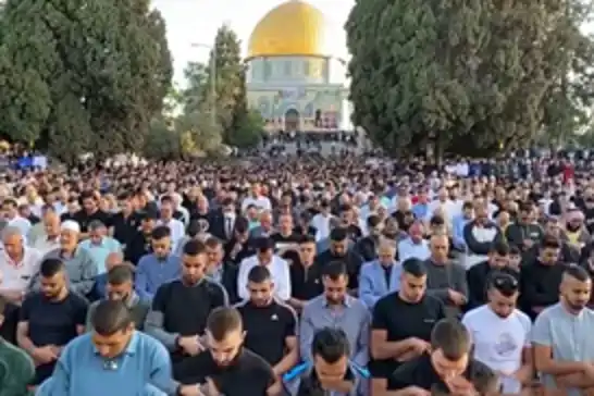 Over 30,000 Palestinians attend Friday prayer at Aqsa Mosque despite Israeli restrictions