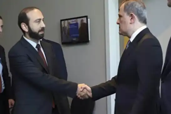 Azerbaycan ve Ermenistan dışişleri bakanları "barış anlaşmasını" görüştü 