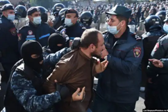 Ermenistan'da hükümet karşıtı protesto: 41 gözaltı