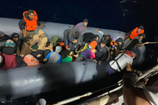 İzmir açıklarında 47 düzensiz göçmen kurtarıldı