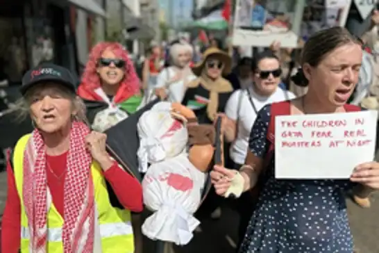 هولندا..مسيرة داعمة للأمهات الفلسطينيات بمناسبة عيد الأم