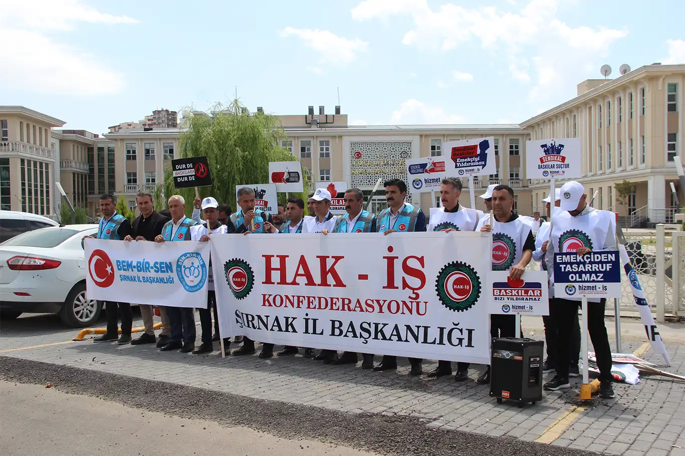 Sendikalardan Cizre Belediyesi'ne tepki