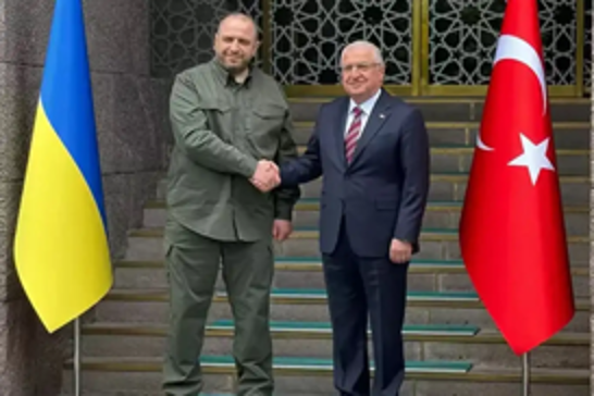 Turkish Defense Minister meets Ukrainian counterpart in Ankara