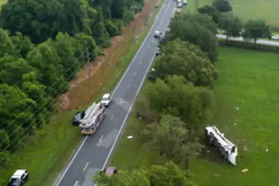 ABD'de otobüs yoldan çıktı: 8 ölü 45 yaralı