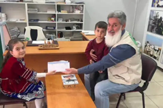 Küçük çocuk harçlıklarını Gazze için bağışladı