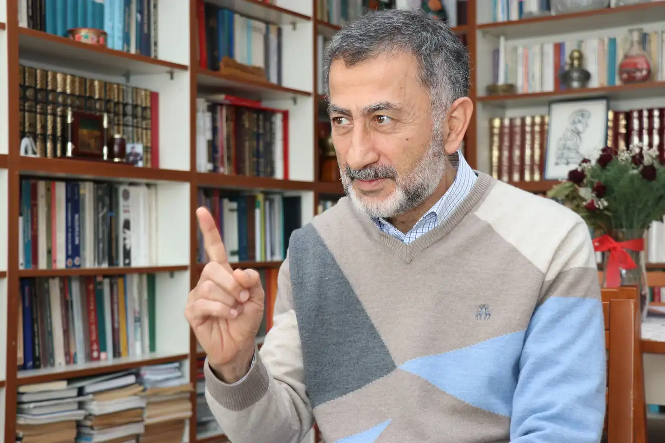 Emekli Albay Ay, 28 Şubat 1997 darbesini yapan generallerin affını yazdığı şiirle değerlendirdi Emekli Albay Ay, 28 Şubat 1997 darbesini yapan generallerin affını yazdığı şiirle değerlendirdi