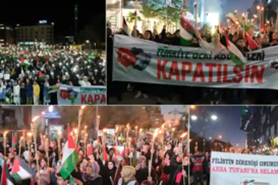 أهالي وان التركية يقيمون مسيرة ليلية بالشعل دعماً لغزة