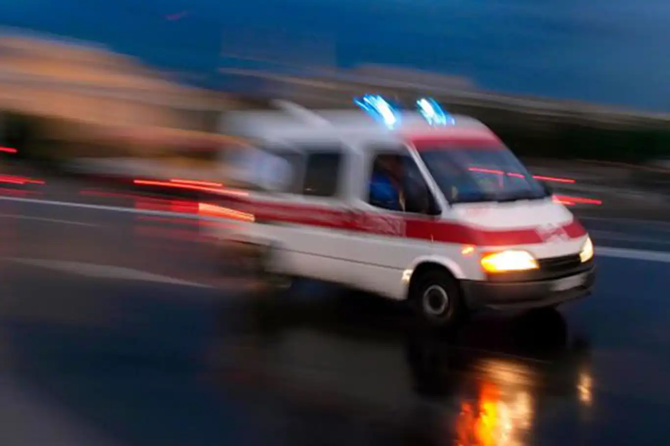 Kocaeli'de motosiklet kazası: 4 yaralı Kocaeli'de motosiklet kazası: 4 yaralı
