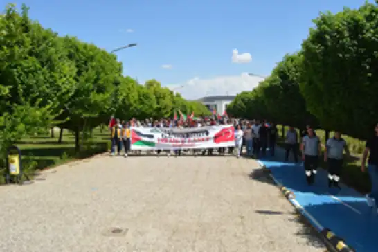 Siirt Üniversitesi'nde "kana bulanan beyaz önlüklüler için sessiz yürüyüş" düzenlendi
