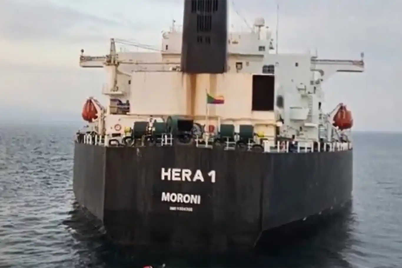 Çanakkale Boğazı'nda arızalanan tanker limana yanaştırıldı Çanakkale Boğazı'nda arızalanan tanker limana yanaştırıldı