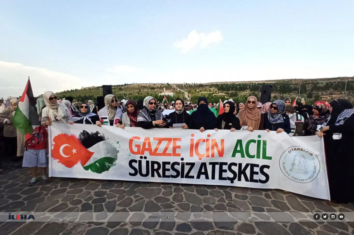 Women’s groups hold “Stop the Massacre” event in Diyarbakir to support Gaza