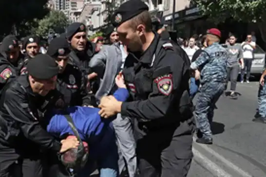 Ermenistan'da gösterilerde 226 kişi gözaltına alındı