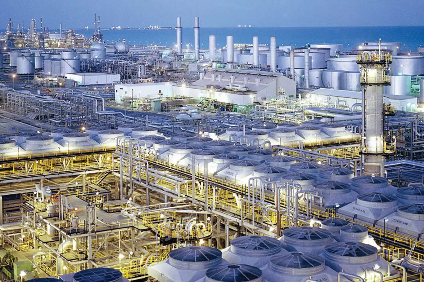 Suudi Aramco 10 milyar dolar değerinde hisse satmayı planlıyor Suudi Aramco 10 milyar dolar değerinde hisse satmayı planlıyor