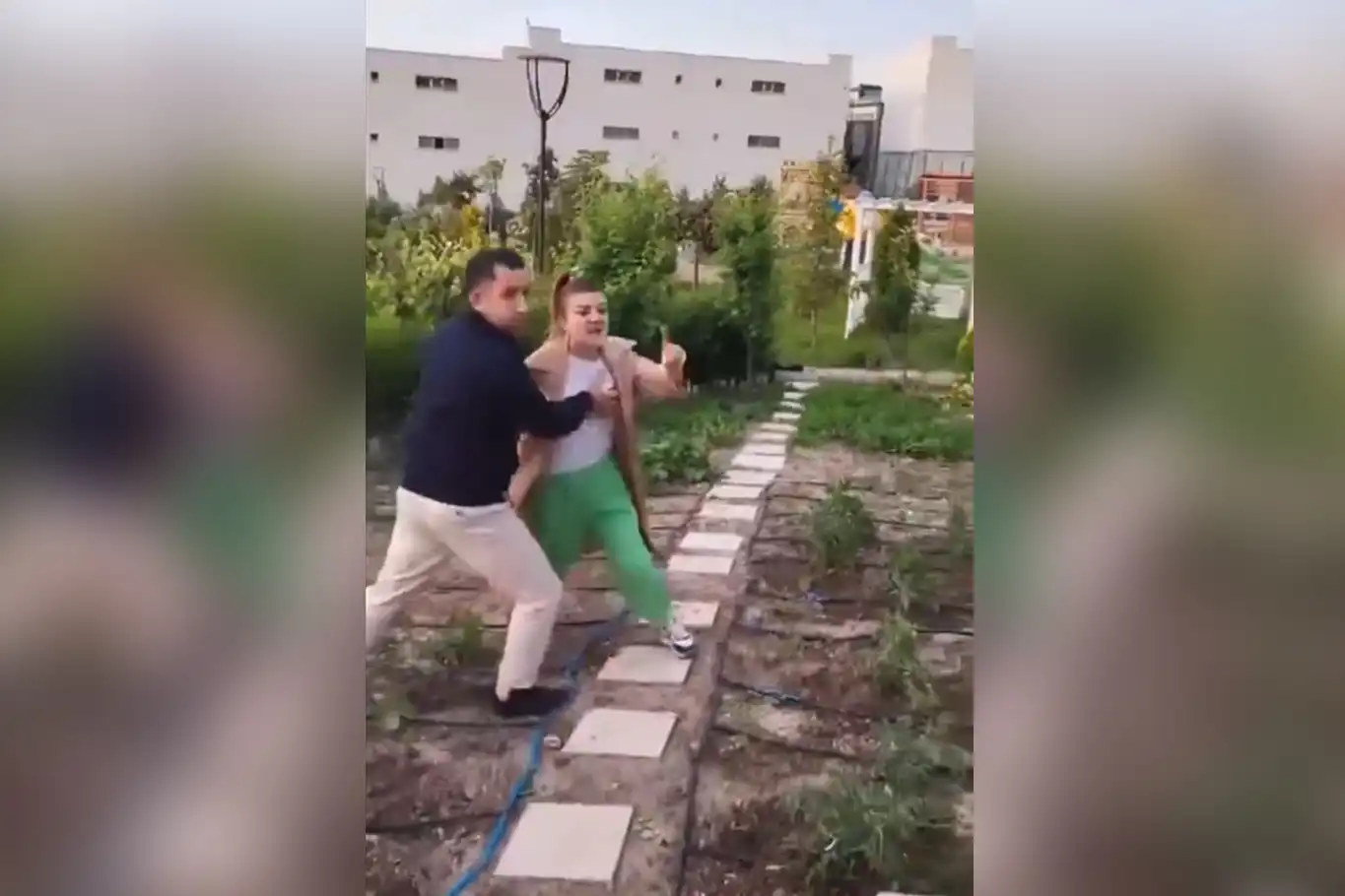 Ankara'da çarşaflı kadına keserli saldırı Ankara'da çarşaflı kadına keserli saldırı