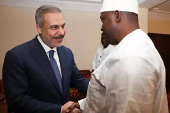 في إطار القمة الإسلامية منعقدة في غامبيا.. لقاءات بين الخارجية التركية ومسؤولين من دولة غامبيا  