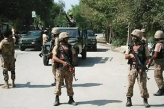 Pakistan'da 10 silahlı militan öldürüldü