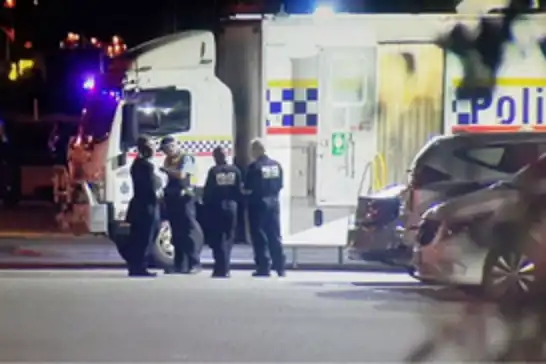 Avustralya'da elindeki bıçakla polislerin üzerine yürüyen çocuk öldürüldü