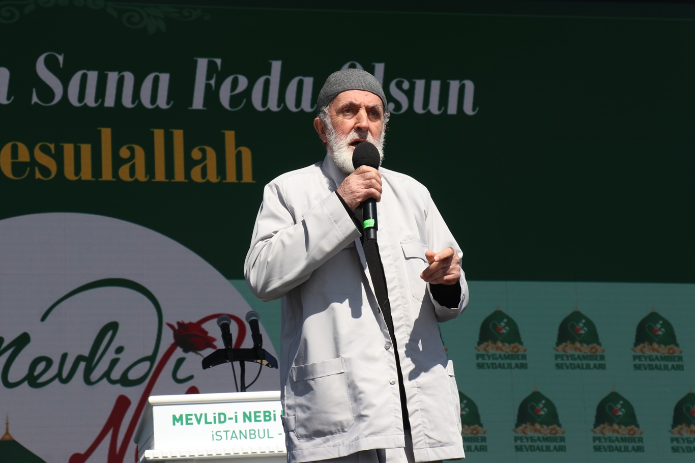 Peygamber Sevdalıları Vakfı, İstanbul Yenikapı'da, "Cihad Önderi Hazreti Muhammed" temasıyla Mevlid-i Nebi etkinliği düzenledi.