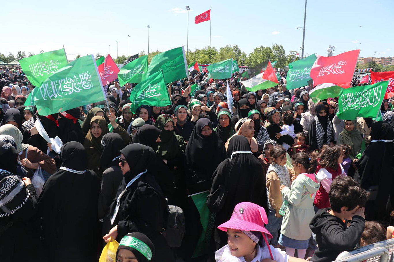 Peygamber Sevdalıları Vakfı, İstanbul Yenikapı'da, "Cihad Önderi Hazreti Muhammed" temasıyla Mevlid-i Nebi etkinliği düzenledi.