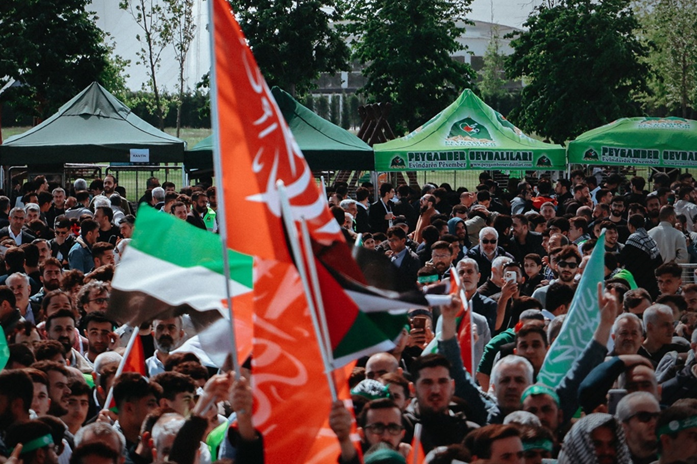 Peygamber Sevdalıları Vakfı, İstanbul Yenikapı'da, "Cihad Önderi Hazreti Muhammed" temasıyla Mevlid-i Nebi etkinliği düzenledi.