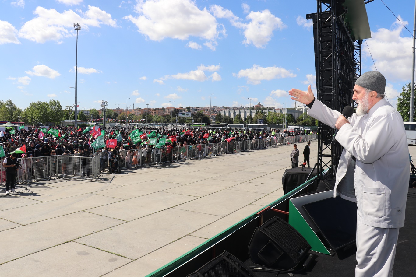 Peygamber Sevdalıları Vakfı, İstanbul Yenikapı'da, "Cihad Önderi Hazreti Muhammed" temasıyla Mevlid-i Nebi etkinliği düzenledi.
