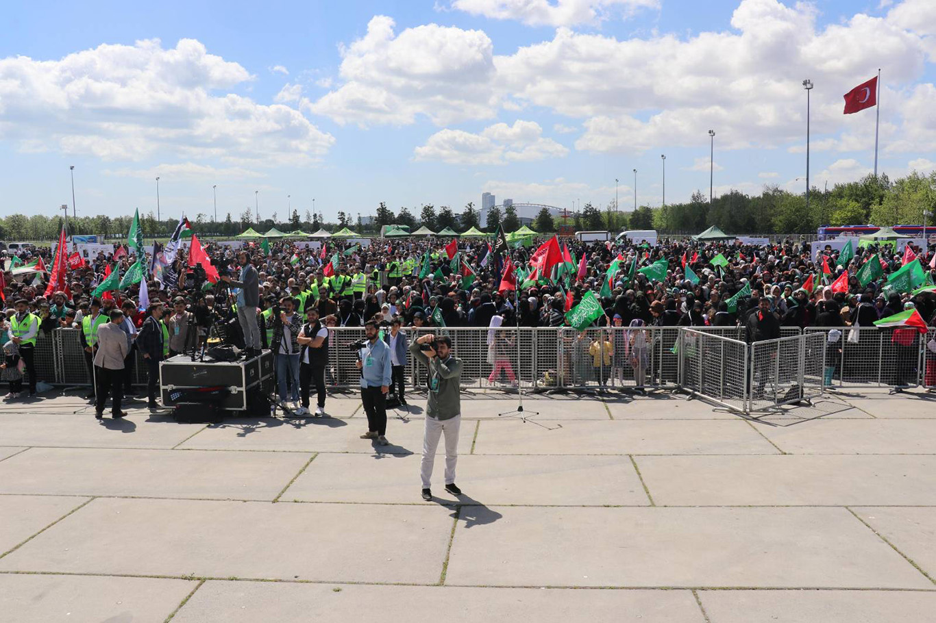 Peygamber Sevdalıları Vakfı, İstanbul Yenikapı'da, "Cihad Önderi Hazreti Muhammed" temasıyla Mevlid-i Nebi etkinliği düzenledi.