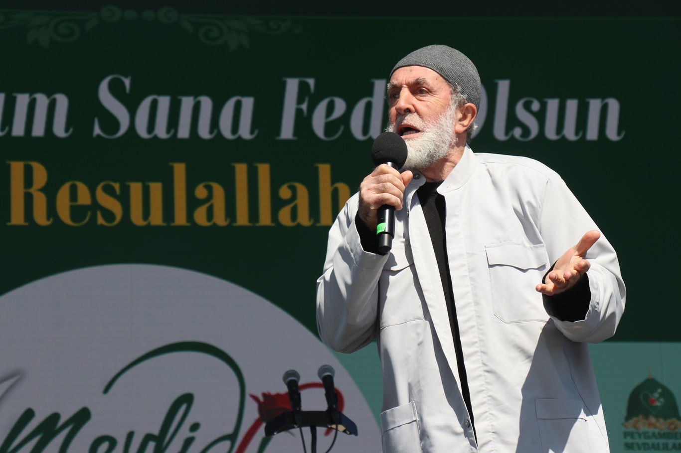 Peygamber Sevdalıları Vakfı, İstanbul Yenikapı'da, "Cihad Önderi Hazreti Muhammed" temasıyla Mevlid-i Nebi etkinliği düzenledi.
