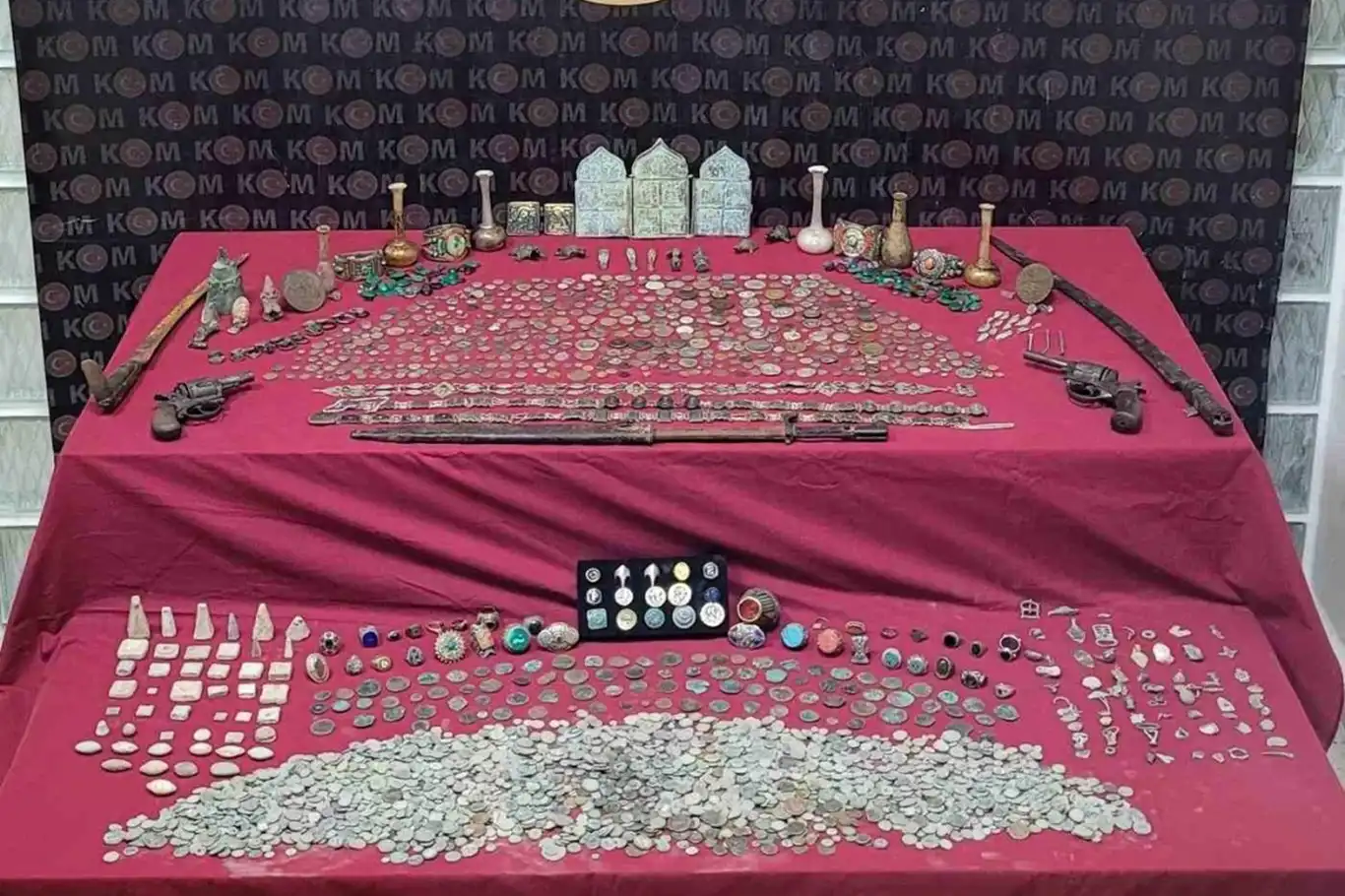 İzmir'de tarihi eser operasyonu İzmir'de tarihi eser operasyonu