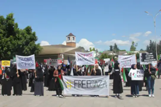 Çukurova Üniversitesi öğrencilerinden Gazze yürüyüşü ve basın açıklaması