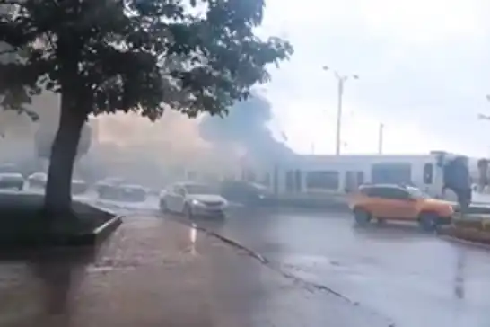 Gaziantep'te tramvaya yıldırım düştü, yangın çıktı