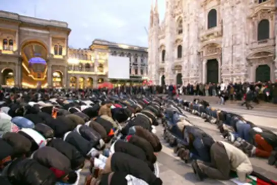 إيطاليا..بلدية مونفالكوني تمنع المسلمين من أداء عباداتهم