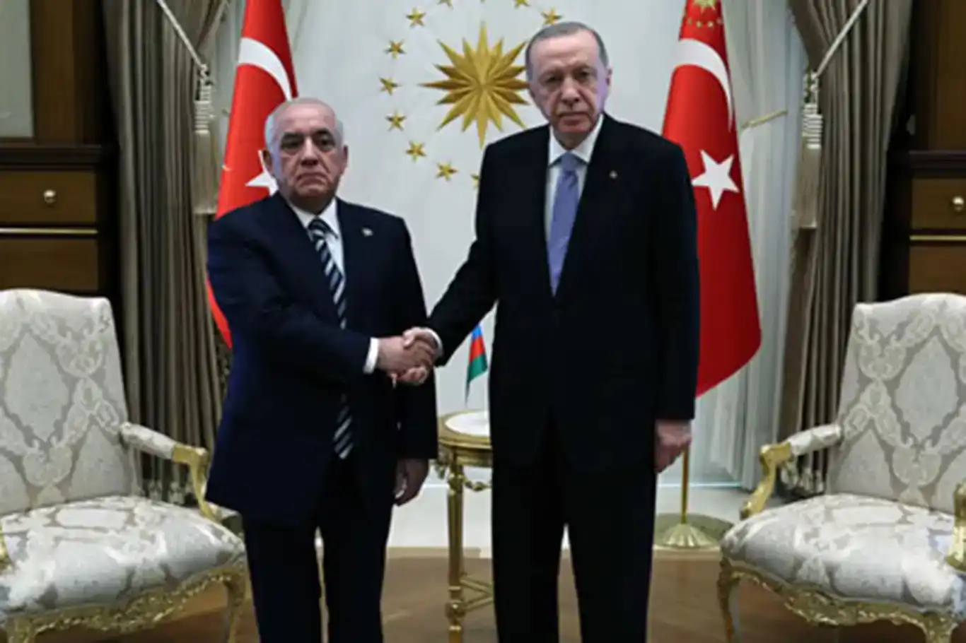 الرئيس أردوغان يلتقي برئيس الوزراء الأذربيجاني أسدوف
