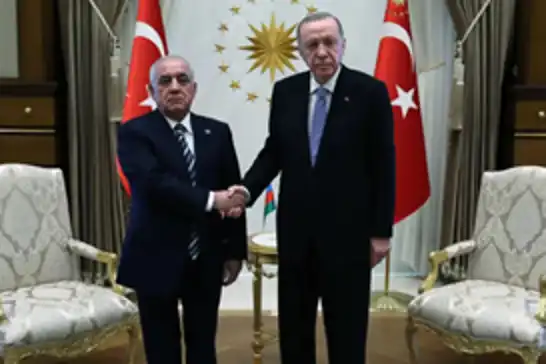 الرئيس أردوغان يلتقي برئيس الوزراء الأذربيجاني أسدوف