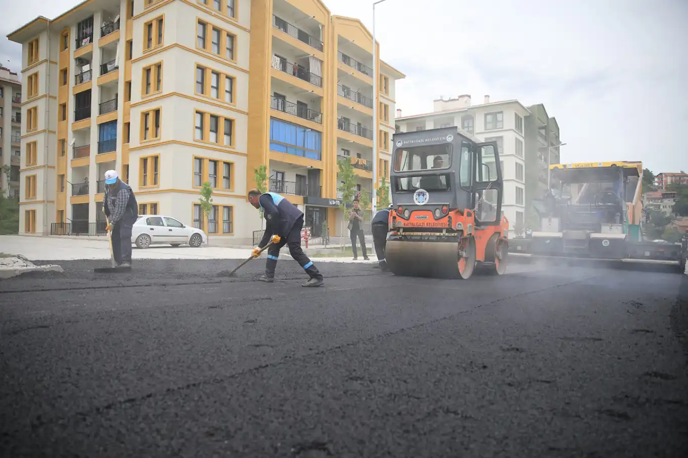 Battalgazi Belediyesi yol çalışmalarını sürdürüyor