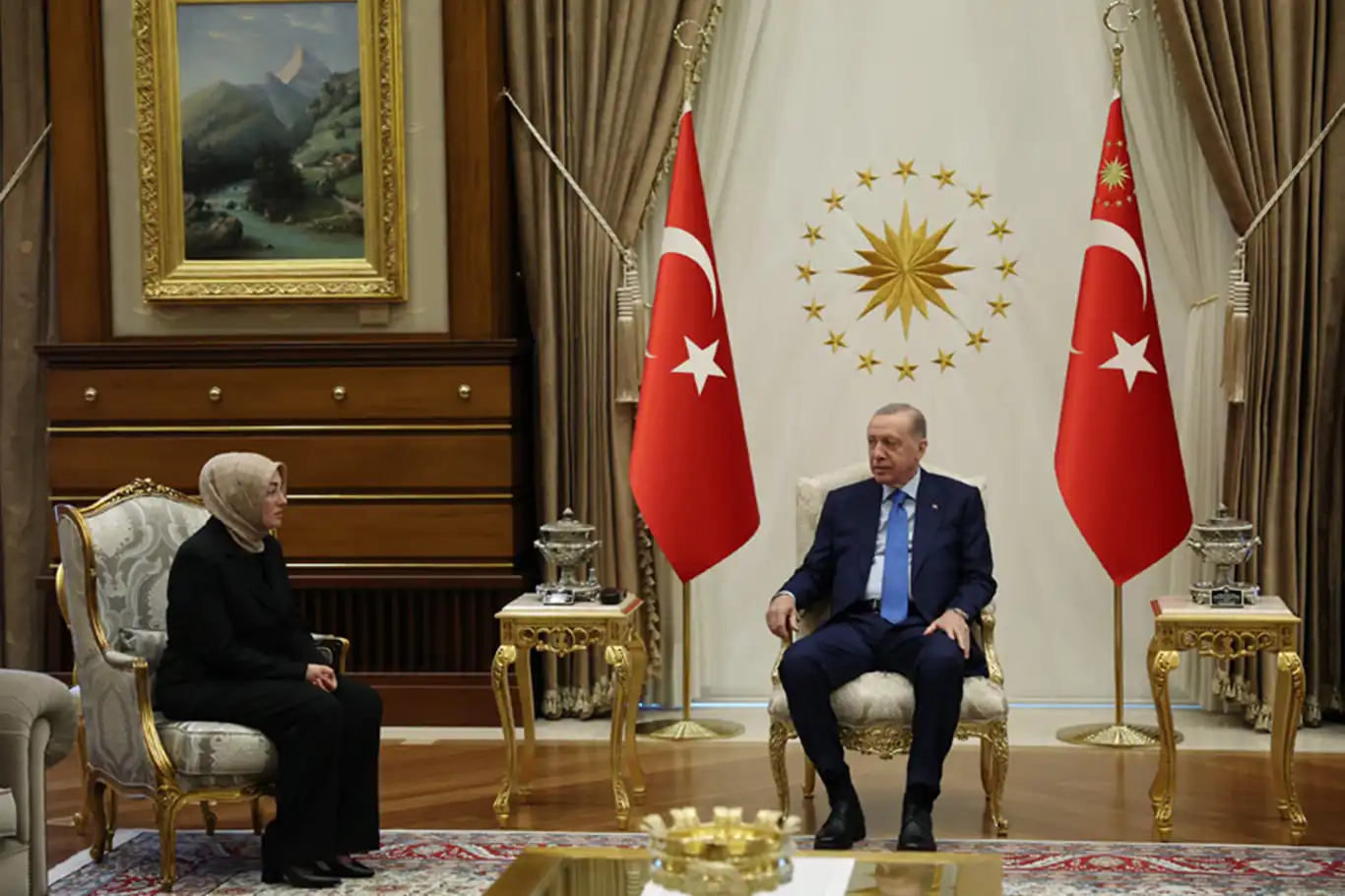 Cumhurbaşkanı Erdoğan, Sinan Ateş'in eşini kabul etti Cumhurbaşkanı Erdoğan, Sinan Ateş'in eşini kabul etti