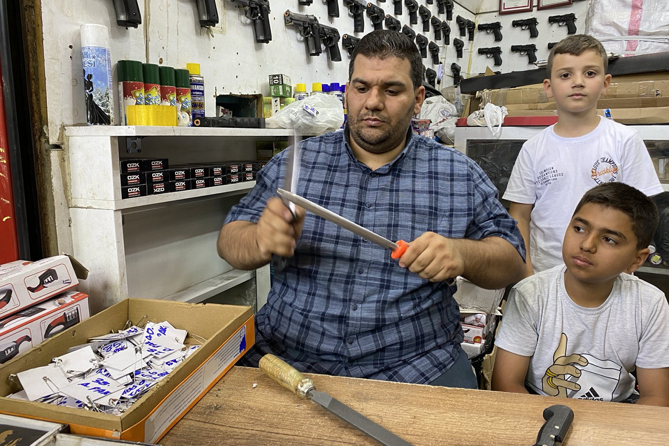 Bıçak bileme ustalarının bayram öncesi yoğun mesaisi
