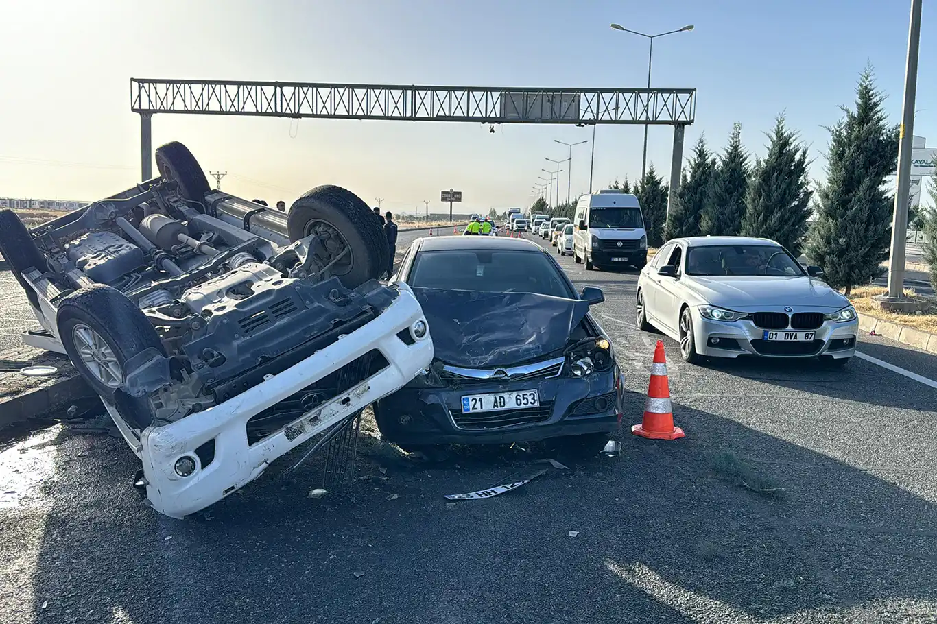 Diyarbakır-Ergani yolunda kaza: 6 yaralı Diyarbakır-Ergani yolunda kaza: 6 yaralı