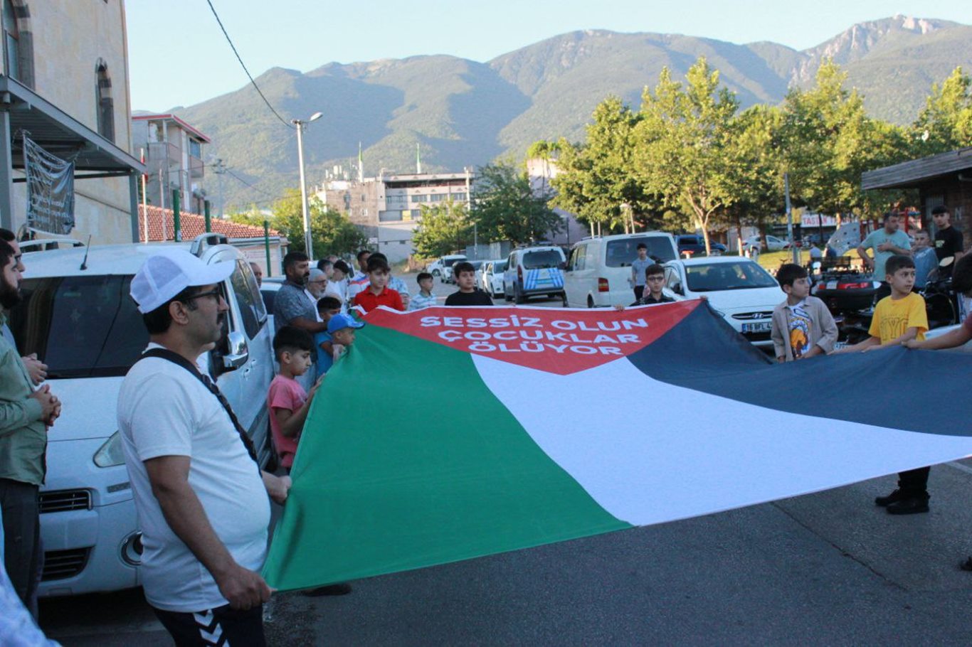 Siyonist işgal rejimin başı Netanyahu Bursa'da taşlandı