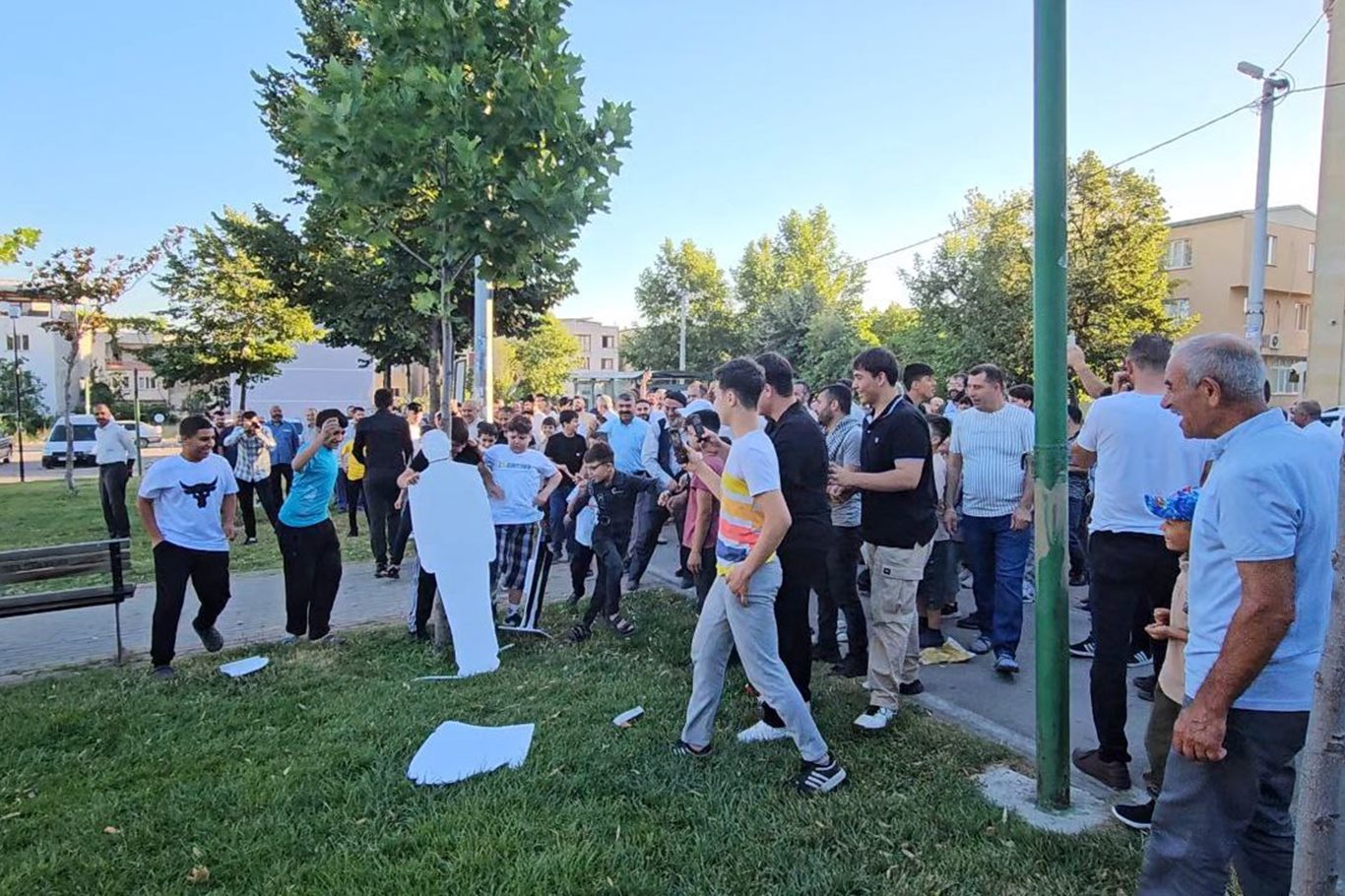 Siyonist işgal rejimin başı Netanyahu Bursa'da taşlandı