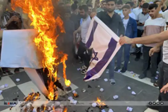 Worshippers stone and burn Netanyahu effigy to protest Gaza genocide