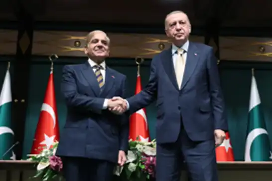 الرئيس التركي أردوغان يجري اتصالاً هاتفياً برئيس الوزراء الباكستاني شهباز شريف
