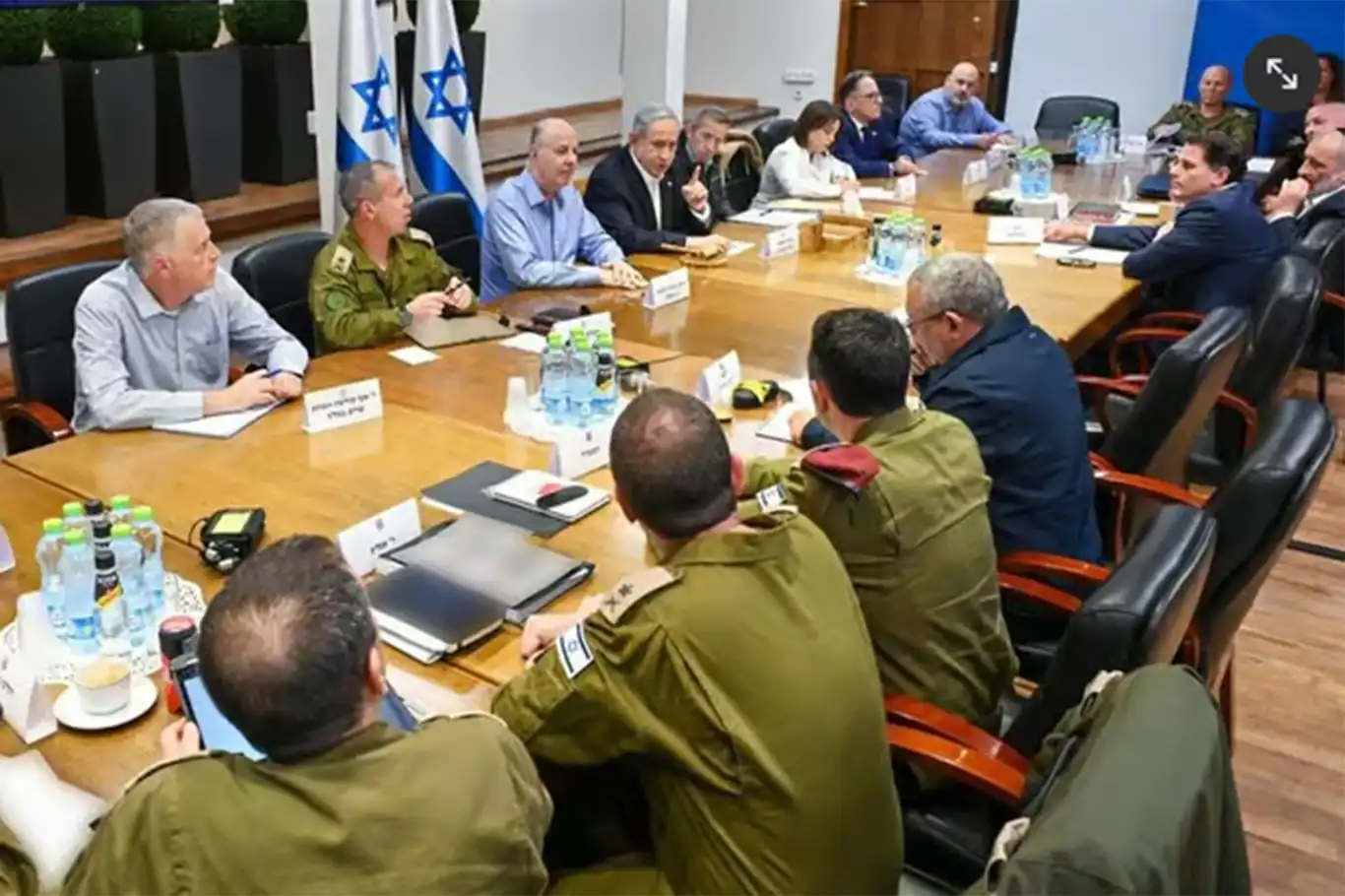Siyonist Netanyahu savaş kabinesini feshetti