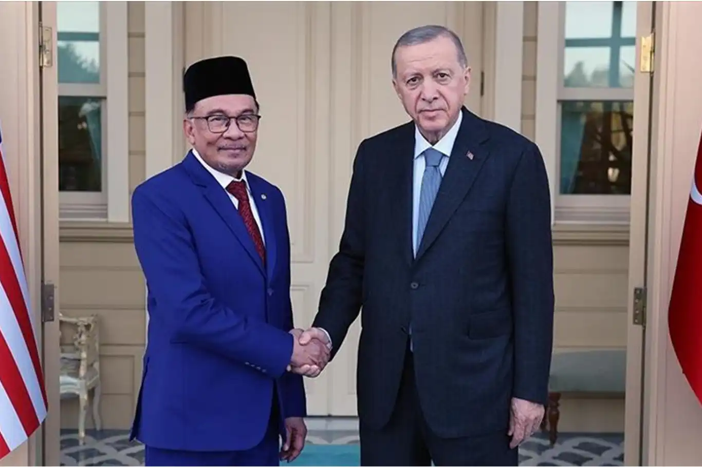 الرئيس أردوغان يتبادل التهاني مع رئيس الوزراء الماليزي بمناسبة العيد 