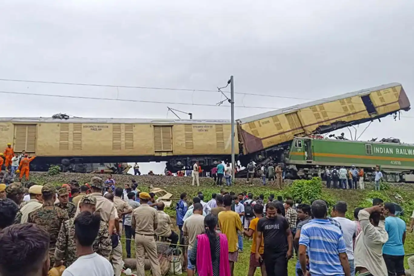 Hindistan'da tren kazası: 8 ölü, 60 yaralı