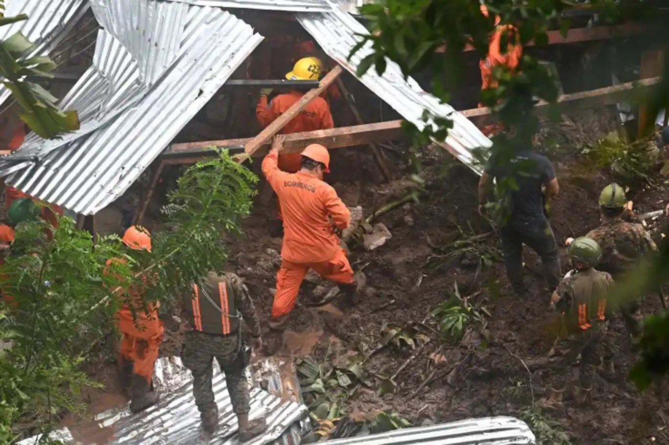 El Salvador’da sel ve toprak kayması: 11 ölü El Salvador’da sel ve toprak kayması: 11 ölü