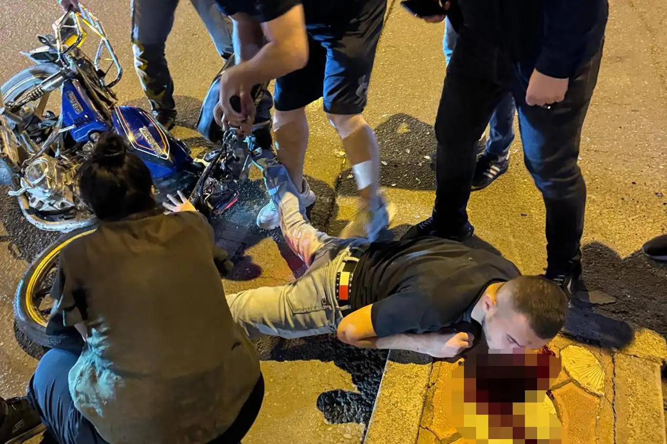 Batman'da otomobil ile motosiklet çarpıştı: 1 ağır yaralı Batman'da otomobil ile motosiklet çarpıştı: 1 ağır yaralı